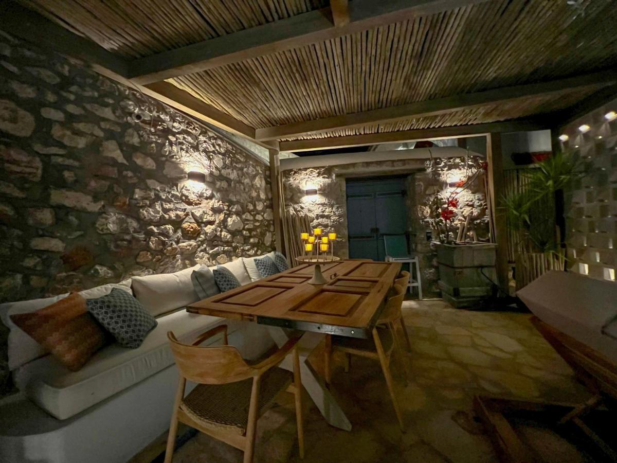 PortaDelMare deluxe suites Hydra  Exterior foto